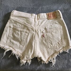 Levi's Women's Cream Denim Shorts Waist 26